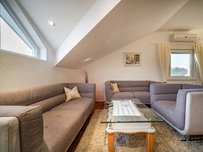 Ferienwohnung für 6 Personen, mit Terrasse und Garten in Sukosan - 3