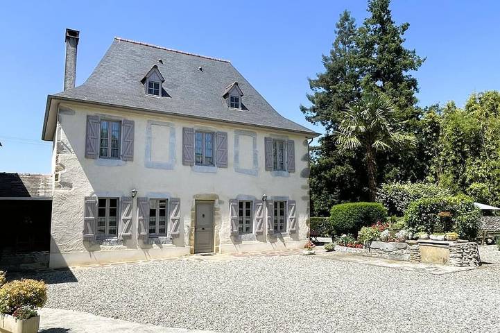 Location de vacances pour 8 personnes, avec jardin dans Boeil-Bezing