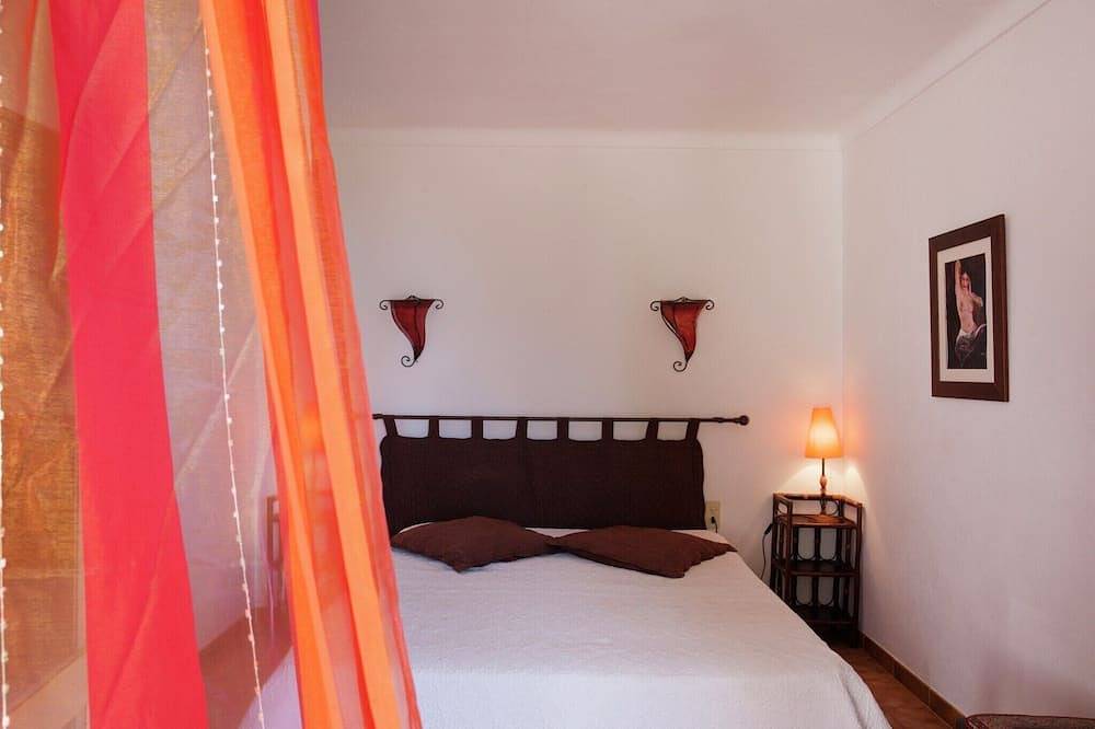 Beatitudine sulla spiaggia a Cargèse in Cargese, Parco naturale regionale della Corsica