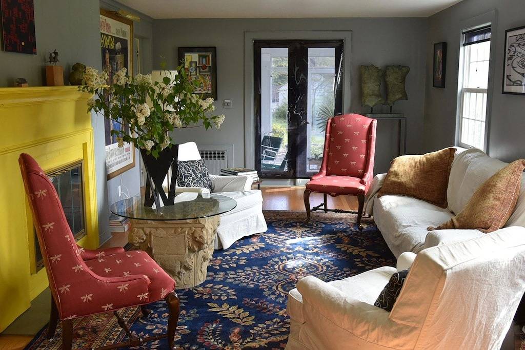 Großes, sonniges Haus mit 4 Schlafzimmern für 8 Personen und 1 Minute bis zu fünf fabelhaften Restaurants in Litchfield County