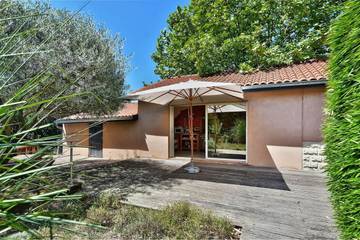 Gîte pour 6 personnes, avec terrasse et piscine, animaux acceptés à Soucieu-en-Jarrest