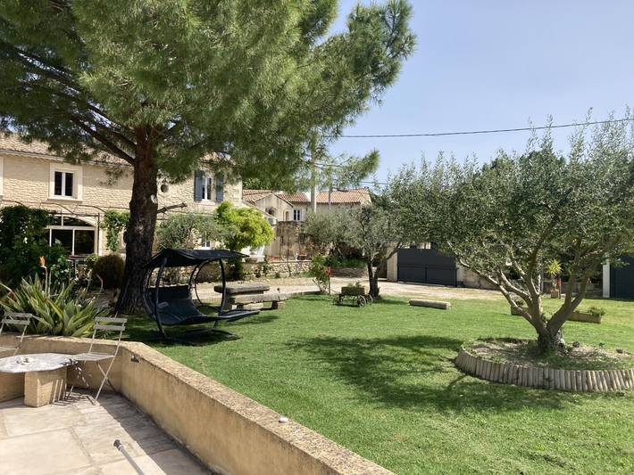 Gîte pour 6 personnes, avec piscine ainsi que jardin et terrasse