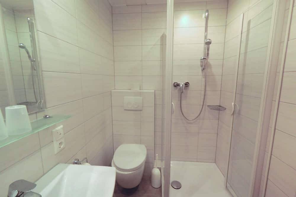 Ganze Wohnung, Großzügige Ferienwohnung (50 qm) für zwei Personen mit eigener Küche und kostenfreiem Wlan in Rothenburg ob der Tauber, Taubertal