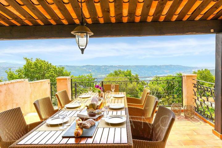 Ferienhaus mit Pool und schöner Aussicht in Gattières in Gattières, Mittelmeerküste (Frankreich)