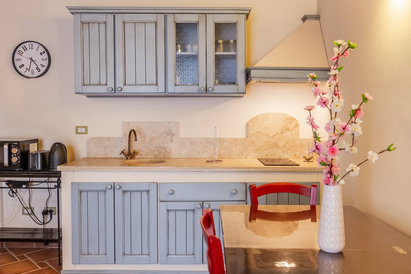 Appartamento intero, Appartamento 'Borgo La Contessa - Leopoldo' con piscina in comune, Wi-Fi e aria condizionata in Campiglia Marittima, Costa degli Etruschi