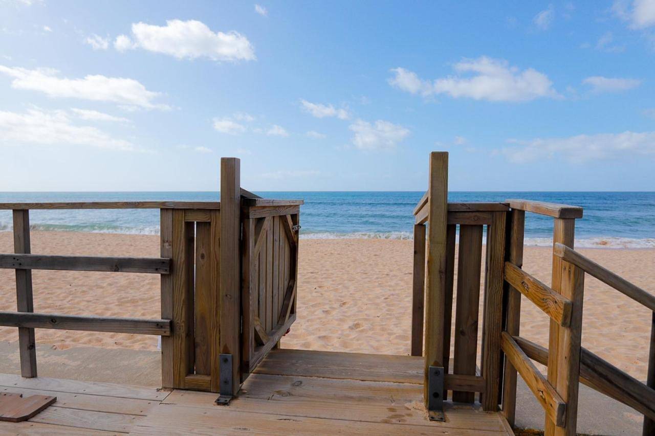 Golden Beach Guest House & Rooftop Bar in Ilha de Faro, Montenegro (Faro)