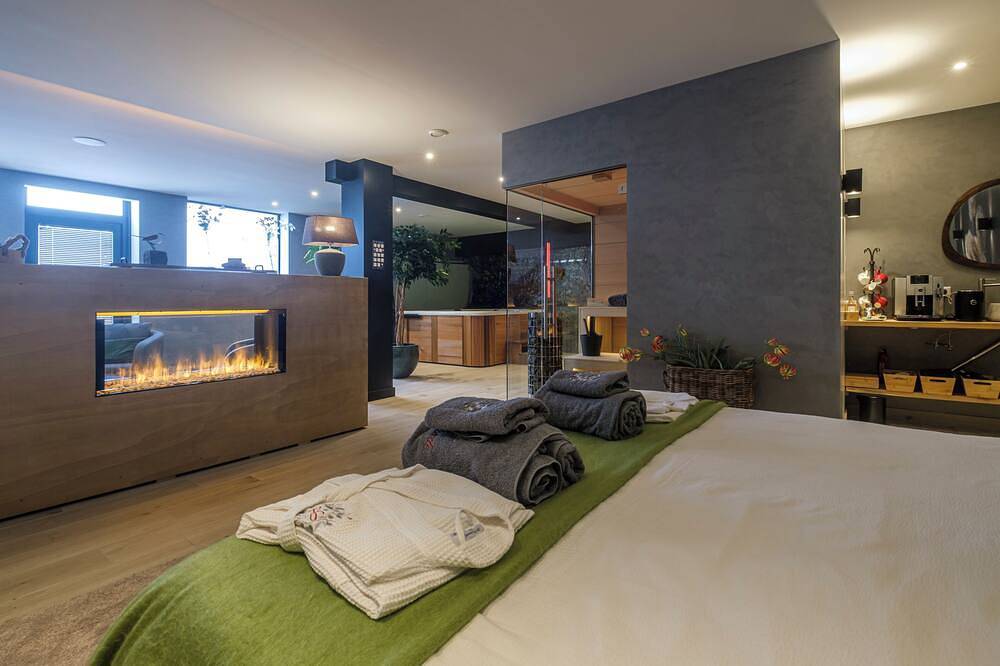 Relax in Wellness Room with Sauna and Spa Bath and luxurious outdoor seating. in IJsselmeer