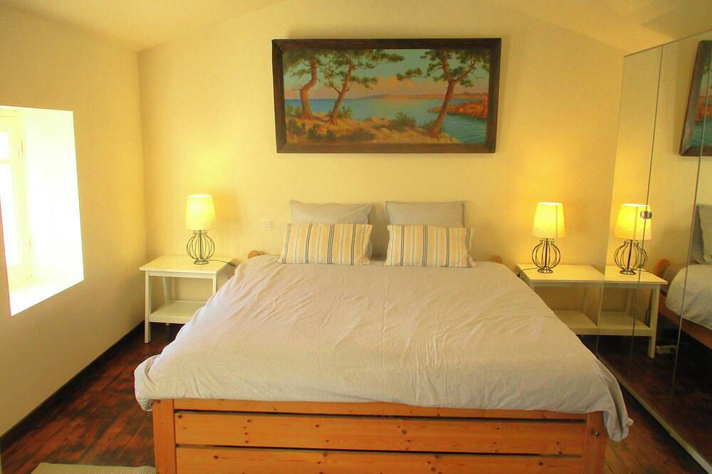 Appartement entier, Apt dans mas provençal: piscine 12X8, 4 ch., terrasse priv., jardin 5000m², Wifi in Uzès, Région de Nîmes