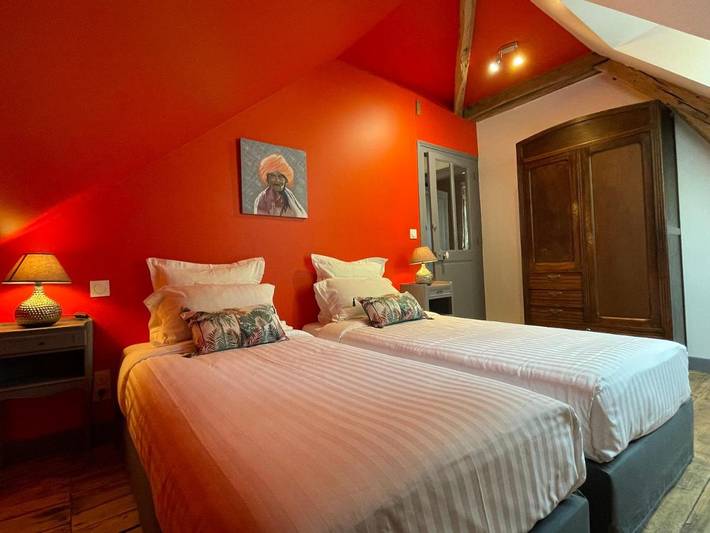 Location de vacances pour 4 personnes, avec vue et jardin ainsi que terrasse et piscine à Angé - 3