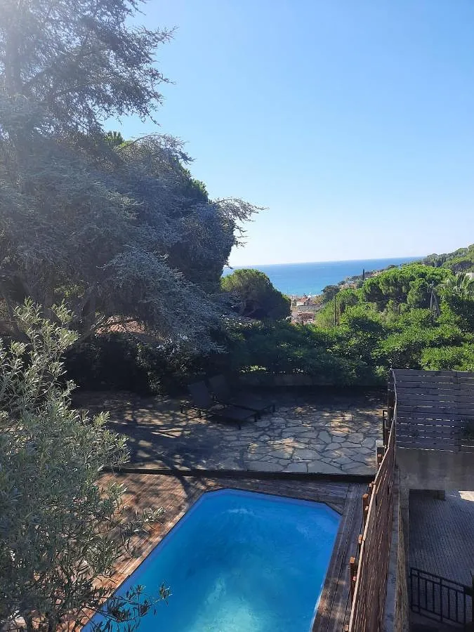 Casa de vacaciones para 6 personas, con vistas además de jardín y piscina - 1