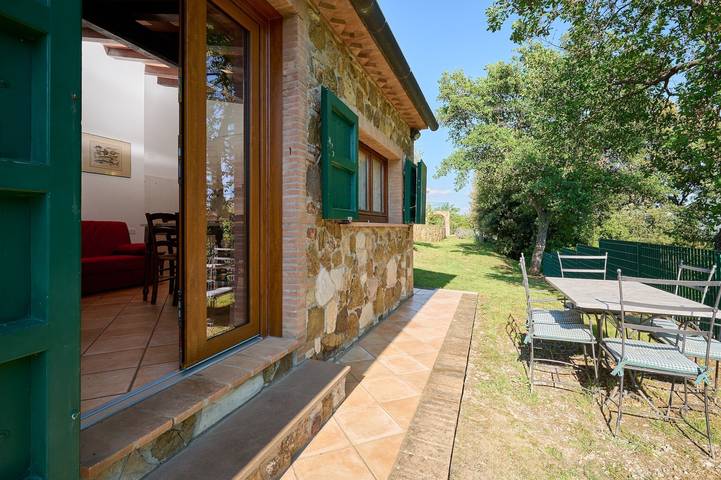 Appartamento intero, Casa vacanze 'Il Quercione' con terrazza privata, Wi-Fi e aria condizionata in Suvereto, Costa degli Etruschi