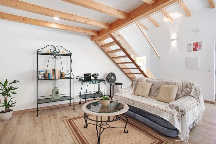 Apartamento 'Zeca Holidays Atalaia Mezanine' con Balcón y Wi-Fi in Atalaia, Distrito de Lisboa