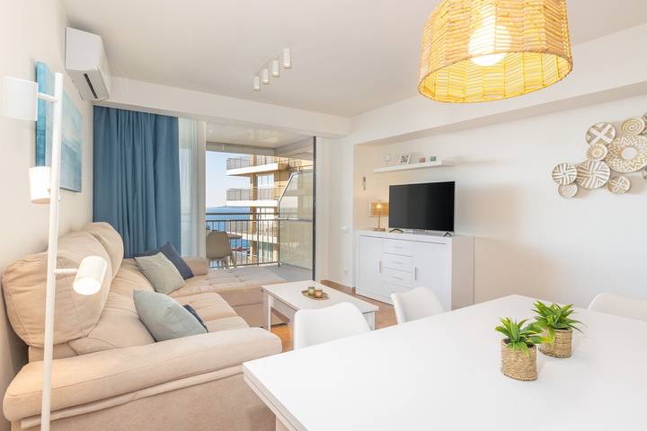 Apartamento entero, Frente al Mar: Terraza, Altura y Playa a 1 min in Platja Gran de Palamós (Calonge), Palamós