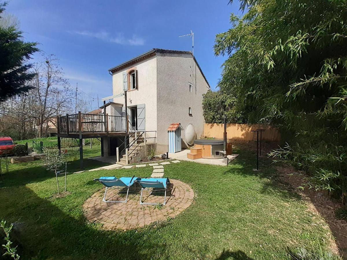 Two-Bedroom House in Parisot, Région d'Albi