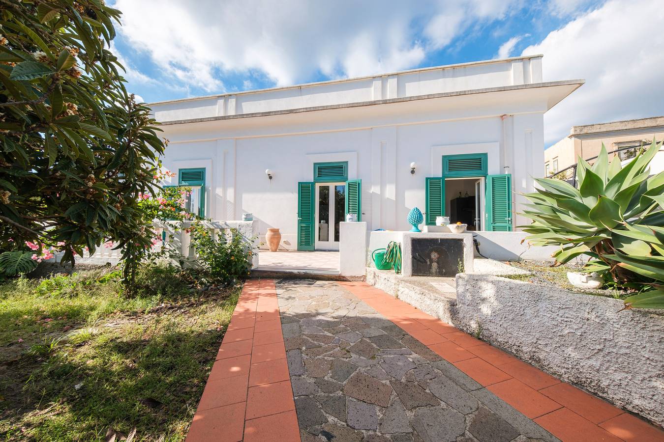 Villa 'La Casa Bianca' mit privater Terrasse, Wlan und Klimaanlage in Lipari