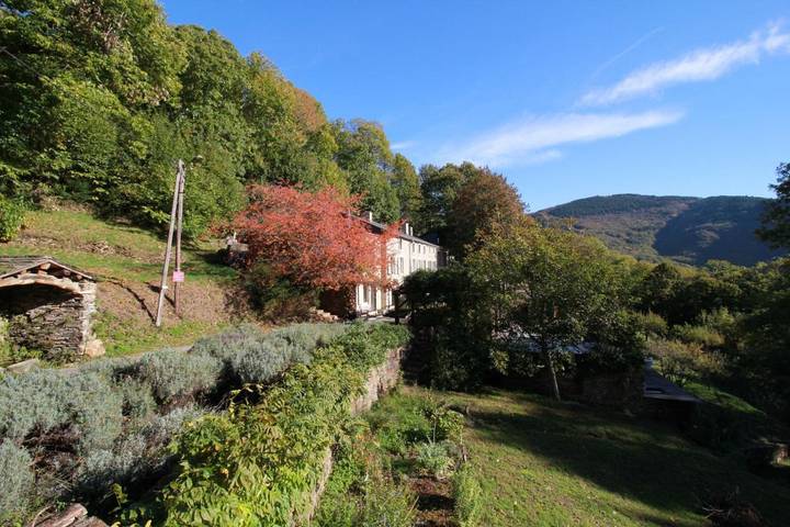 Location de vacances pour 4 personnes, avec sauna et piscine ainsi que jacuzzi et jardin à Castans - 3