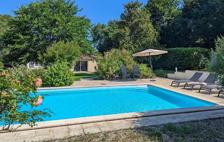 Location de vacances pour 8 personnes, avec jardin ainsi que terrasse et piscine à Tournon-d'Agenais