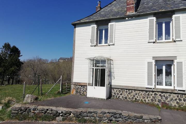 Maison de vacances pour 6 personnes, avec Terrasse et Jardin dans Velorail du Cezallier