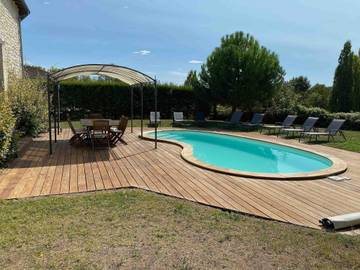 Gîte pour 8 personnes, avec piscine ainsi que jardin et terrasse, adapté aux familles à Chalais