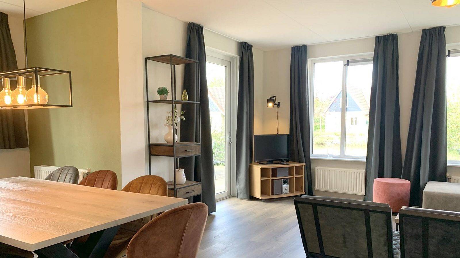 Komfortables 6-Personen-Ferienhaus am Wasser in Westerbork in Drenthe