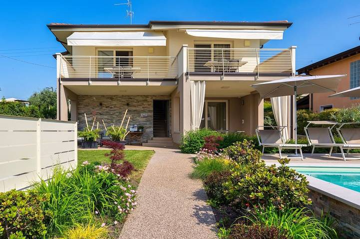 Ferienwohnung für 5 Personen, mit Pool und Garten sowie Whirlpool
