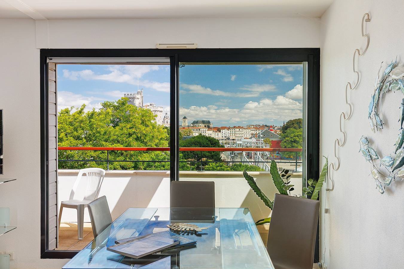 Appartement entier, Appartement 'Les 2 Tours La Rochelle' avec balcon et Wi-Fi in La Rochelle, Région de La Rochelle