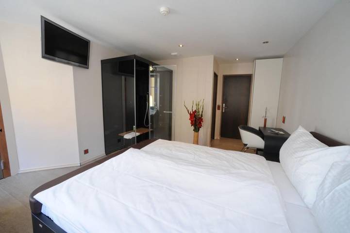 Hôtel pour 2 personnes, avec vue ainsi que jardin et sauna, animaux acceptés à La Chaux-de-Fonds - 4