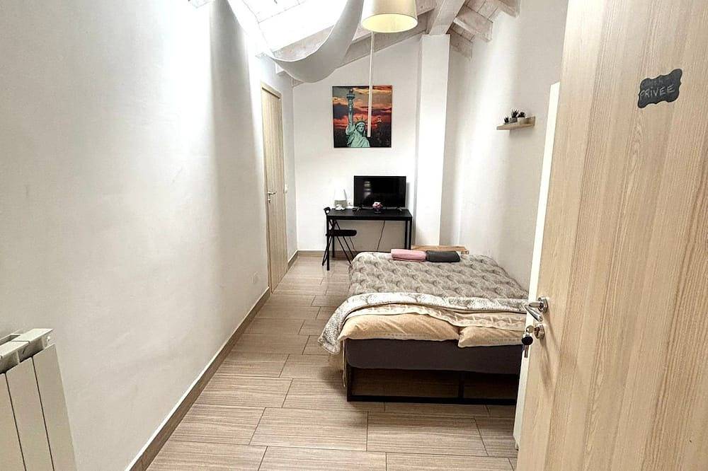 Cozy Attic at the Crossroads in Chieti, Provincia de Chieti