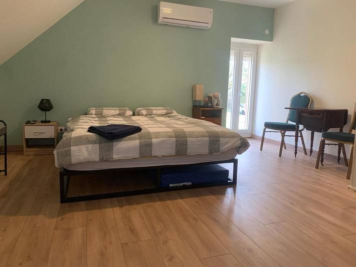 Gîte pour 2 personnes, avec jardin ainsi que terrasse et jacuzzi dans Nogent-sur-Vernisson