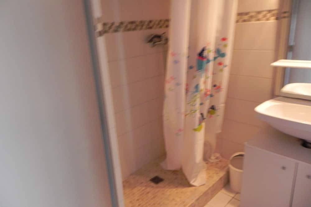 Appartement entier, Agreable studio pour curistes in Balaruc-les-Bains, Côte méditerranéenne (France)