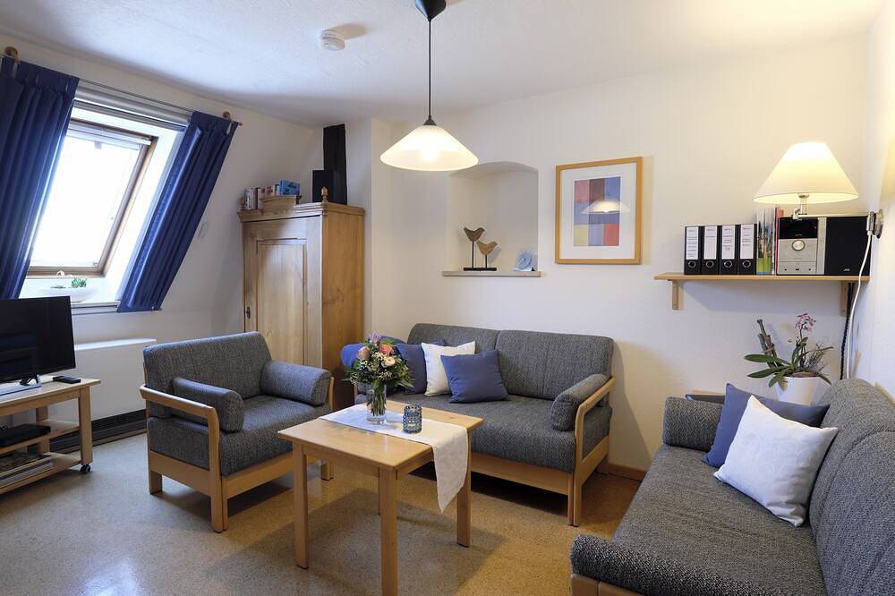 Ganze Wohnung, Helle Ferienwohnung (54 qm) für bis zu vier Personen mit kostenfreiem Wlan in Langlau, Pfofeld