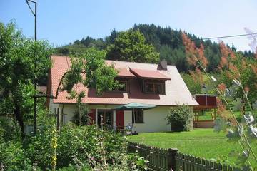 Ferienhaus für 4 Personen, mit Balkon und Sauna sowie Garten in Staufen im Breisgau