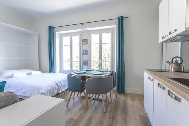 Gîte pour 3 personnes, avec vue et balcon à Challes-les-Eaux - 2