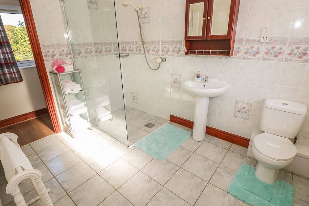 Broadford Farm Bungalow, Kidwelly in Kidwelly, Carmarthenshire