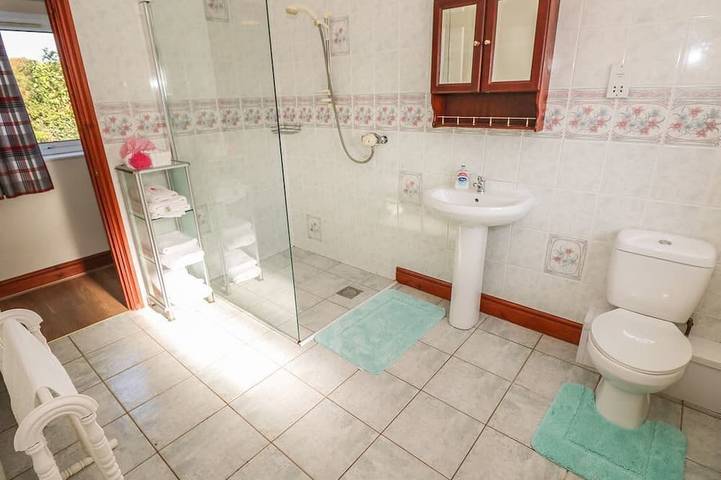 Broadford Farm Bungalow, Kidwelly in Kidwelly, Carmarthenshire