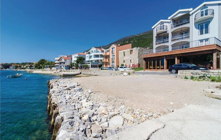 Ferienwohnung für 6 Personen, mit Terrasse in Montenegro