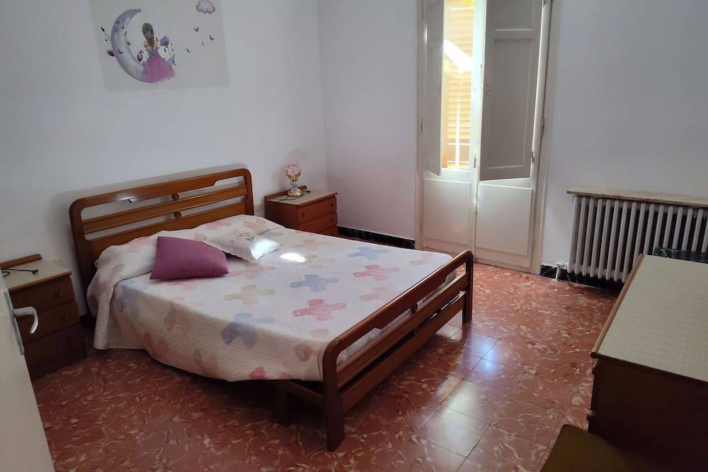 Entire apartment, Ca la Conxita in Tona, Osona