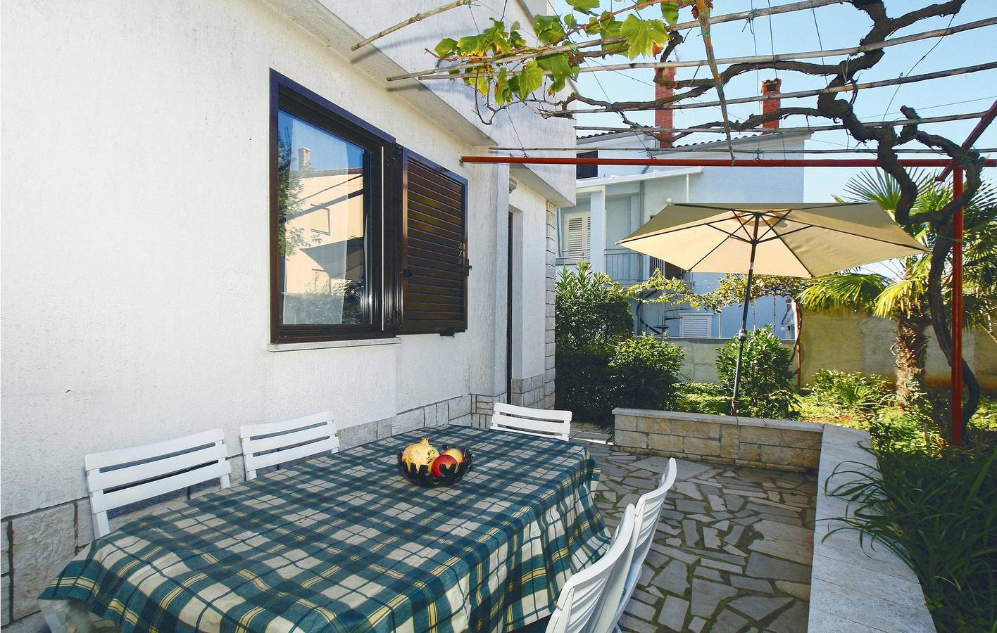 Appartamento intero, Accogliente appartamento con terrazza e giardino, a 400 m dalla spiaggia in Parenzo, Parenzo (Grad)