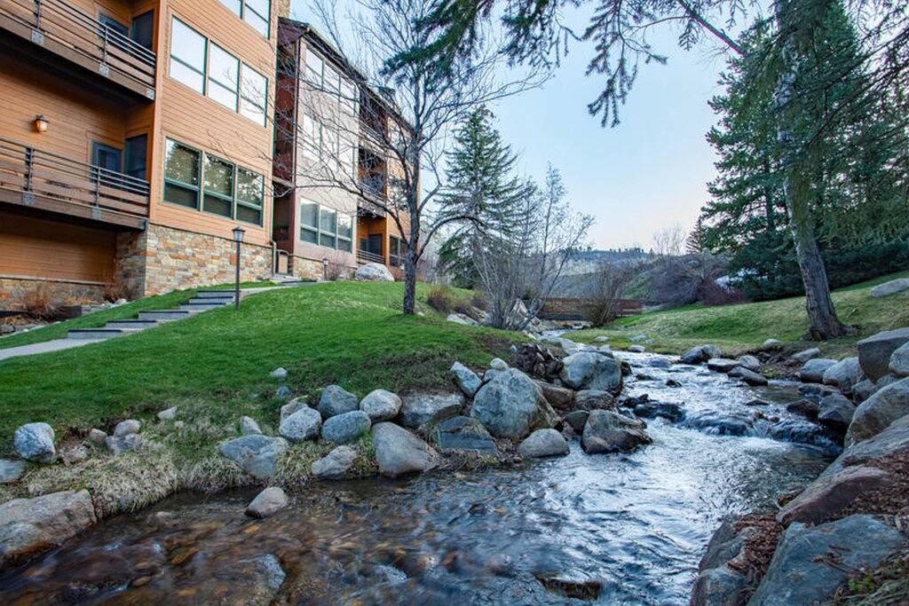 Ganze Wohnung, Perfect ski condo w/ shared hot tubs & firepit - walk to the base area & trails in Steamboat Springs, Medicine Bow-Routt Nationalwald