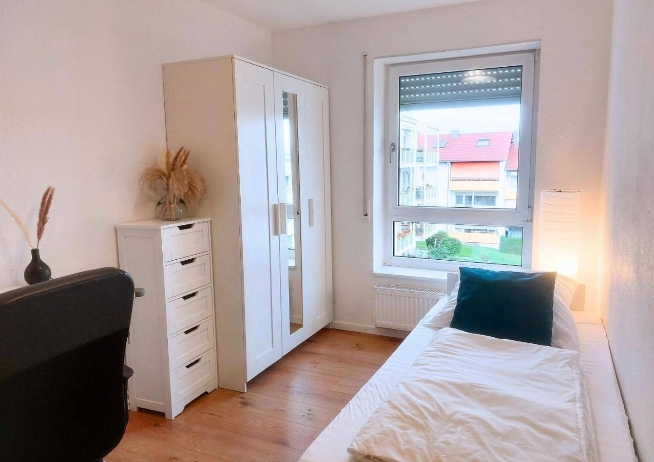 Geheel appartement, 4 Schlafzimmer I Balkon I Für 5 Personen nahe Uni & City Center in Ulm (Baden-Württemberg), Zwaben