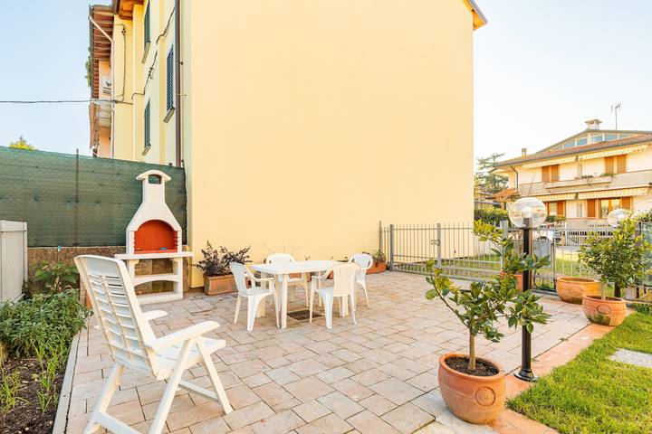 Holiday Home 'Giuliana' with Private Terrace, Private Garden and Wi-Fi in Poggio a Caiano, Prato Province