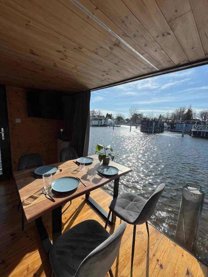 Boot für 4 Personen, mit Garten und Sauna sowie Seeblick und Ausblick in Berlin