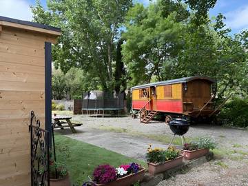 Gîte pour 2 personnes, avec jardin et terrasse à Pezens