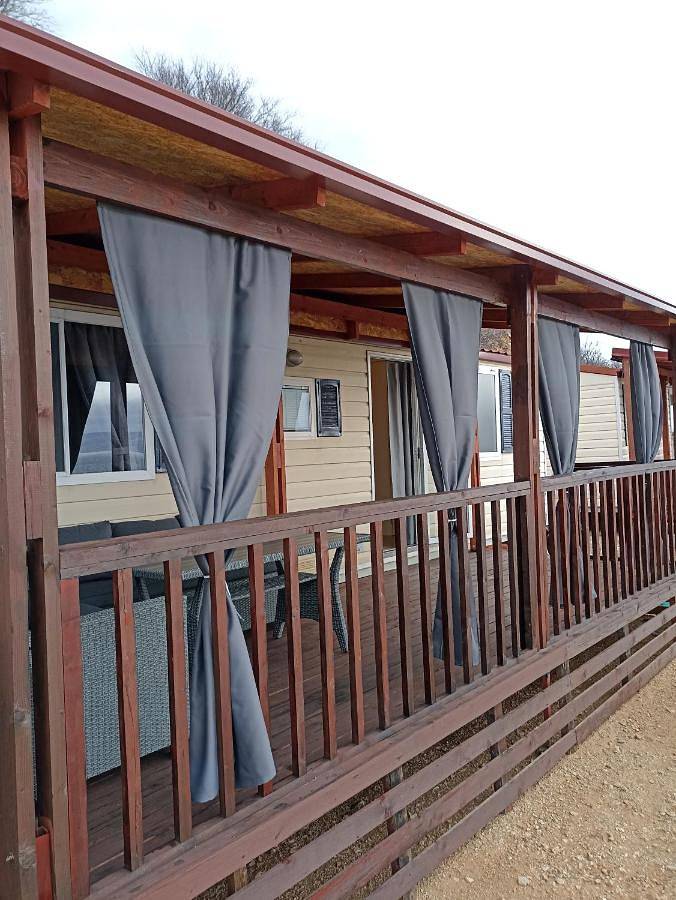 Camping pour 6 personnes, avec Terrasse ainsi que Piscine et Vue à Klenovica