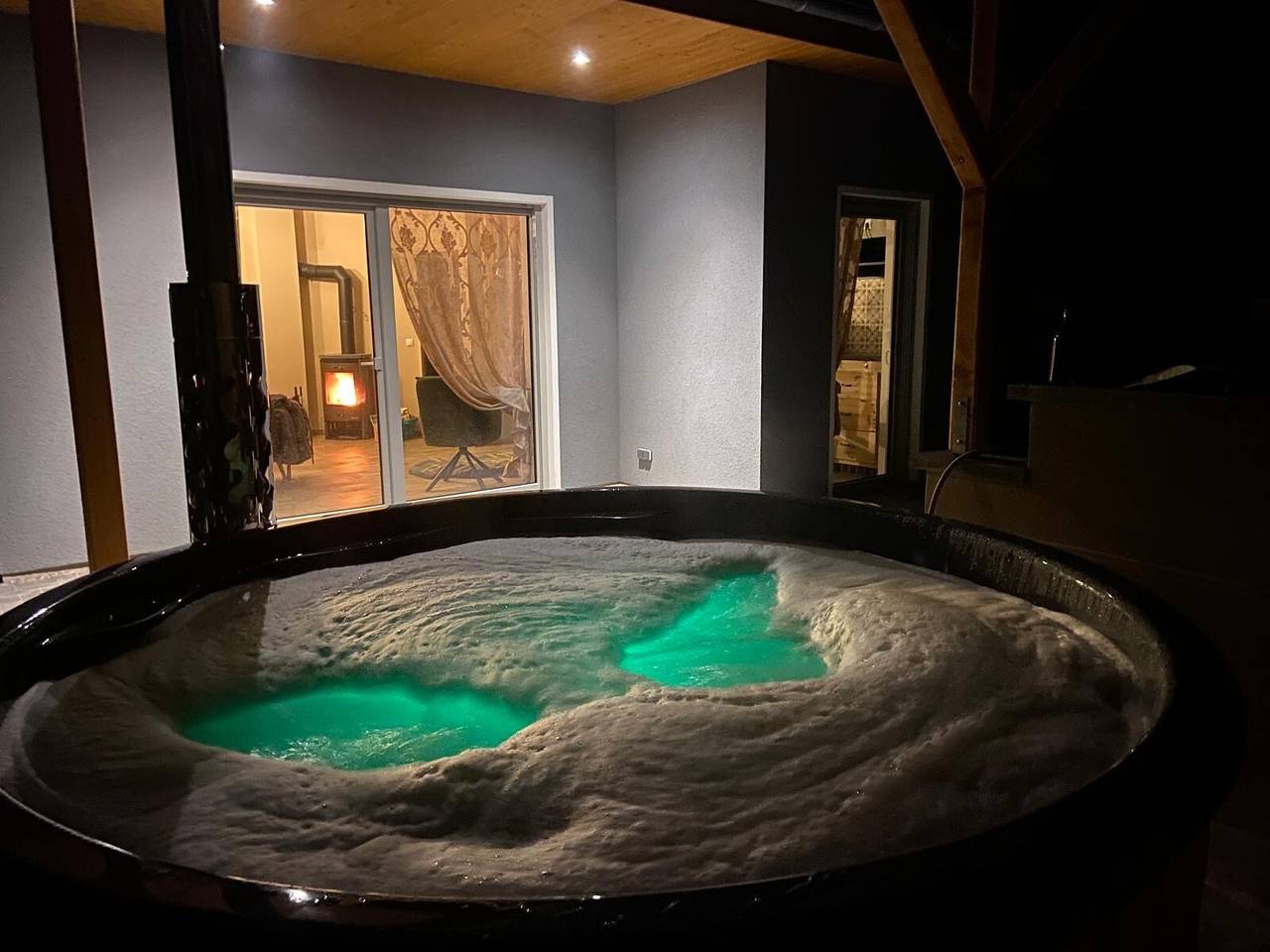 Ferienhaus 'Zur Schwalbe' mit Privatterrasse, Whirlpool und privatem Garten in Melzow, Warnitz