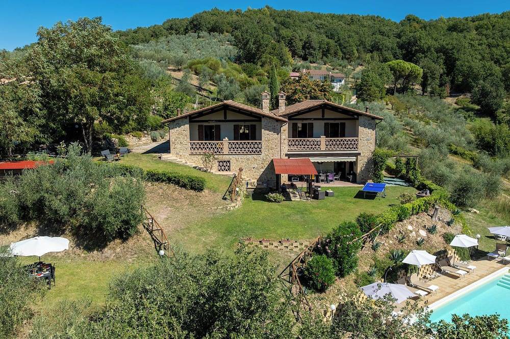 Villa De Piedra En La Cima De Una Colina De Olivas Con Piscina in Gualdo Cattaneo, Provincia de Perugia