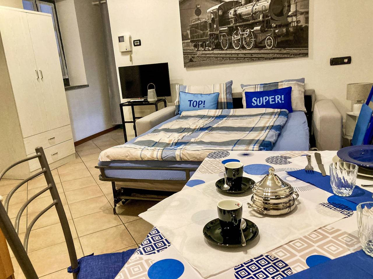 Appartement entier, Appartement de vacances pour 2 personnes avec vue sur le lac in Luino, Comune di Luino