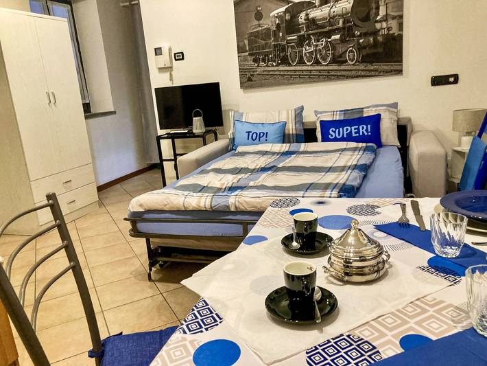 Apartamento entero, Apartamento de vacaciones para 2 personas con balcón in Luino, Comune di Luino
