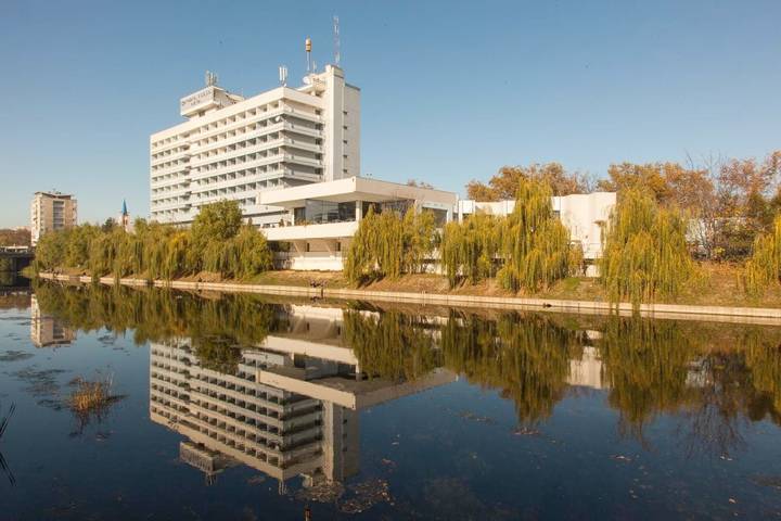 Hôtel pour 2 personnes, avec jardin et piscine ainsi que sauna et vue
