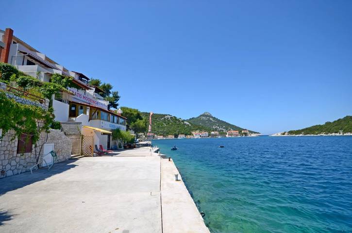 Hôtel pour 2 personnes, avec terrasse dans Lastovo